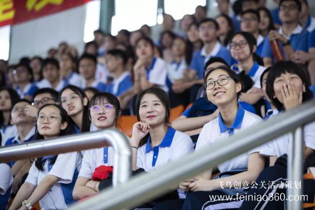 深圳多所高中舉行畢業(yè)典禮，校長(zhǎng)“最后一課” 同學(xué)有笑有淚